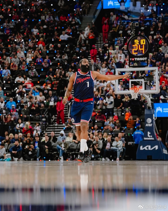 开云体育下载- 这也行？风云突变夏洛特黄蜂清晨主帅复盘斯图加特赛前扳平良机，今夜上海海港备战意大利杯